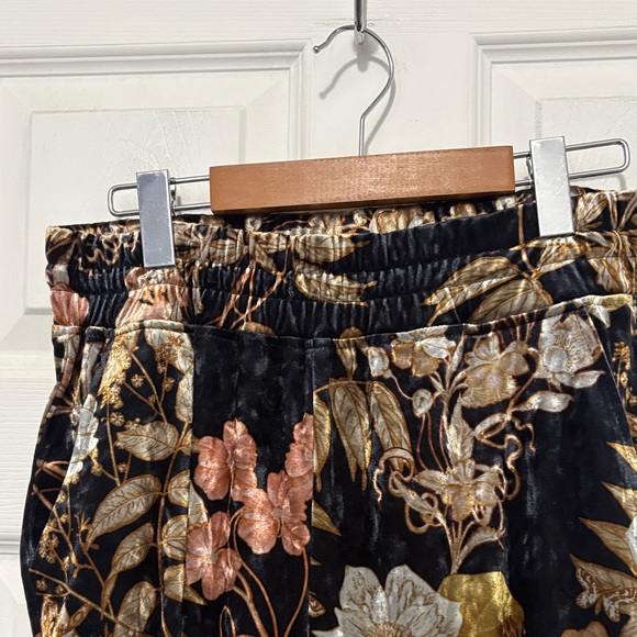 La Maison by Molly Bracken Velvet Floral Joggers - Picture 2 of 7
